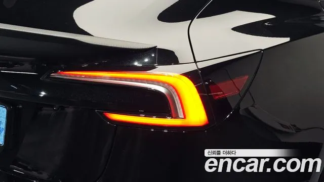 Tesla Model 3 — Фото автомобиля 8
