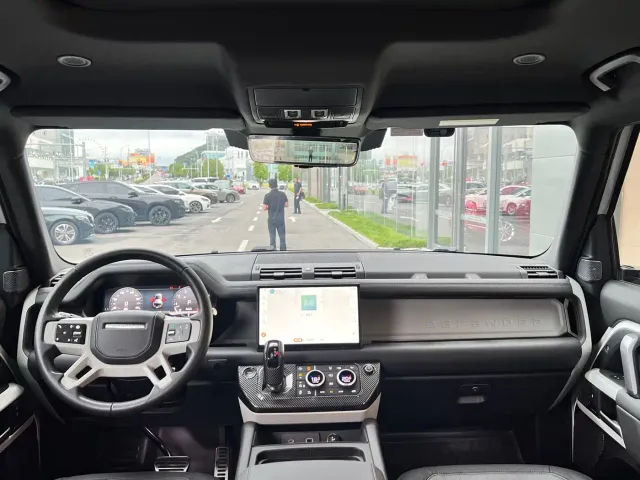 Land Rover Defender — Фото автомобиля 16