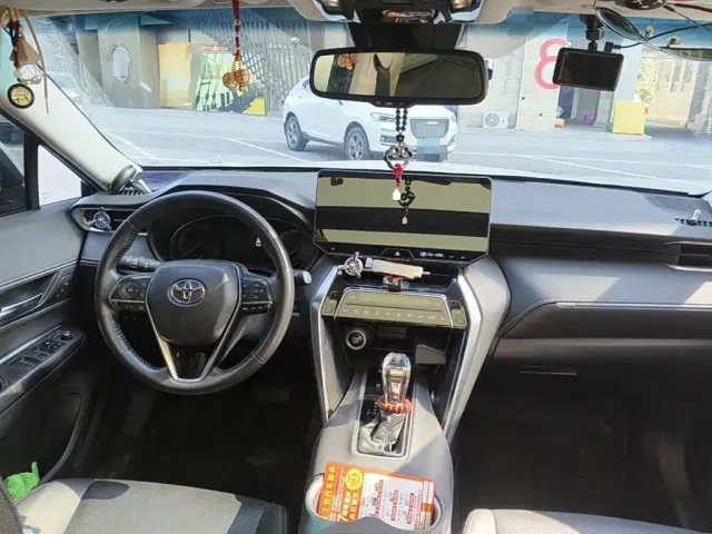 Toyota Harrier — Фото автомобиля 12