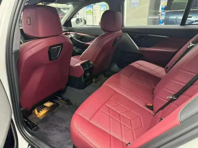 BMW 5 Series — Фото автомобиля 5