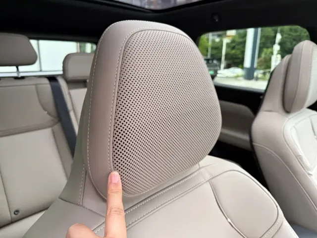 Volvo XC70 Plug-in Hybrid — Фото автомобиля 18