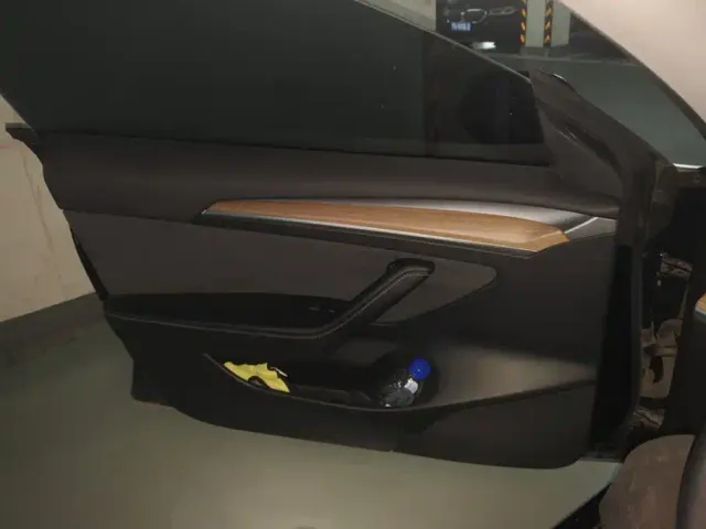 Tesla Model 3 — Фото автомобиля 7