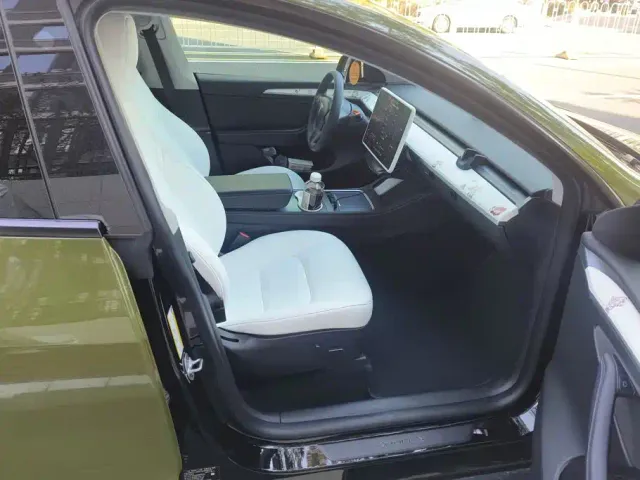 Tesla Model Y — Фото автомобиля 8