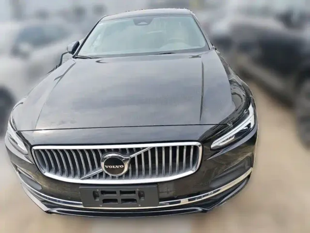 Volvo S90 — Фото автомобиля 4