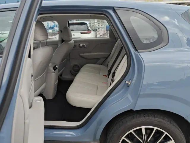 Leapmotor B10 — Фото автомобиля 11