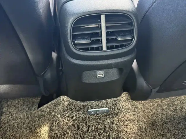 Hyundai Elantra — Фото автомобиля 15