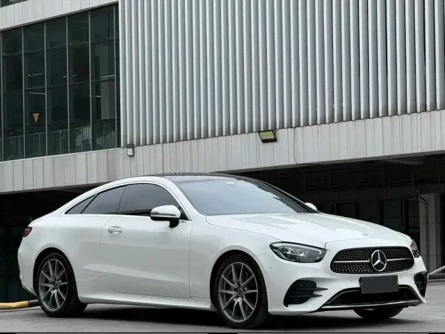 Mercedes-Benz E-Class — Фото автомобиля 3