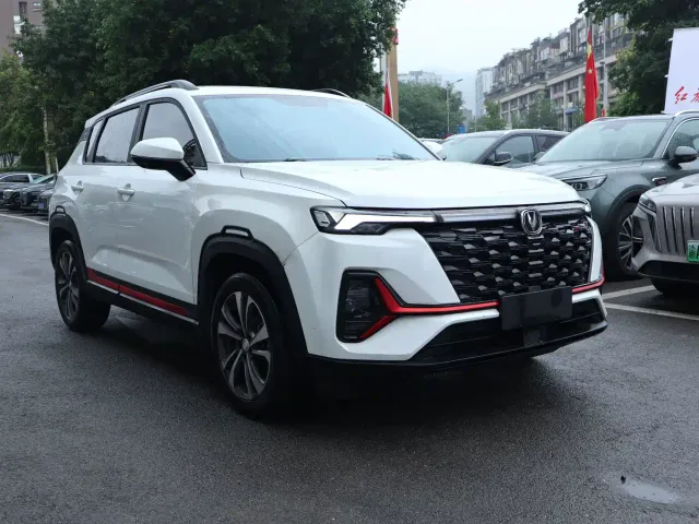 Changan CS35 Plus — Фото автомобиля 3