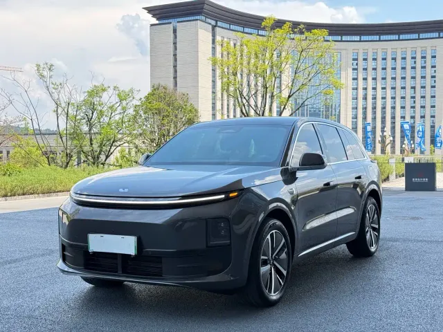 Li Auto L6 — Фото автомобиля 2