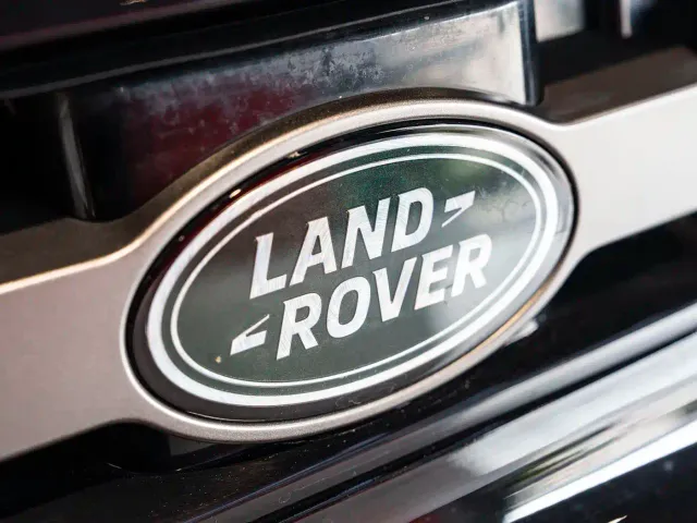 Land Rover Defender — Фото автомобиля 9