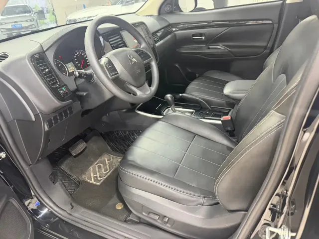 Mitsubishi Outlander — Фото автомобиля 7