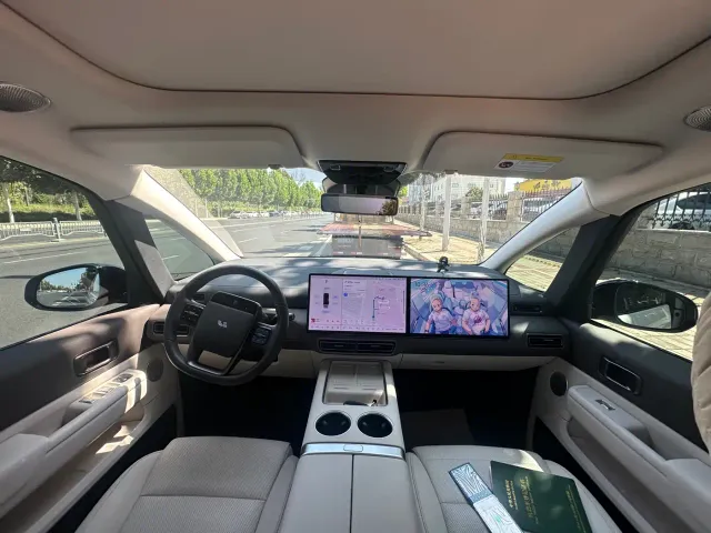 Li Auto MEGA — Фото автомобиля 6