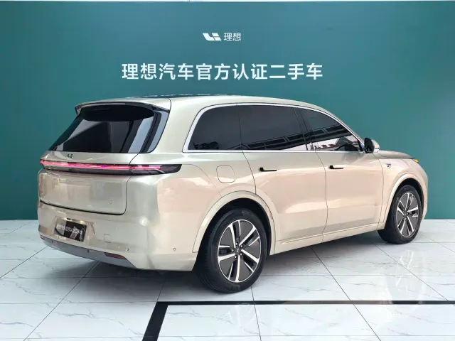 Li Auto L8 — Фото автомобиля 17