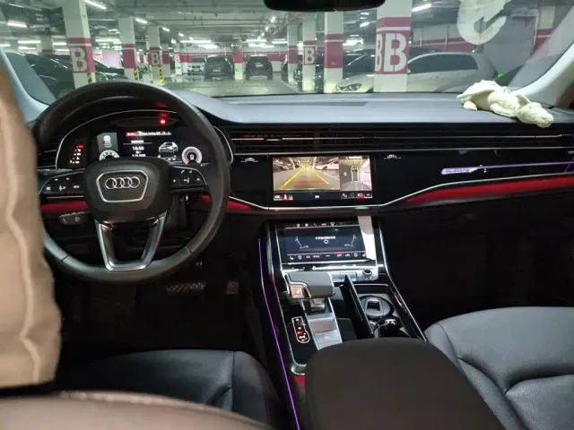 Audi Q8 — Фото автомобиля 10