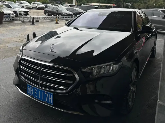Фотография автомобиля — Mercedes-Benz E-Class