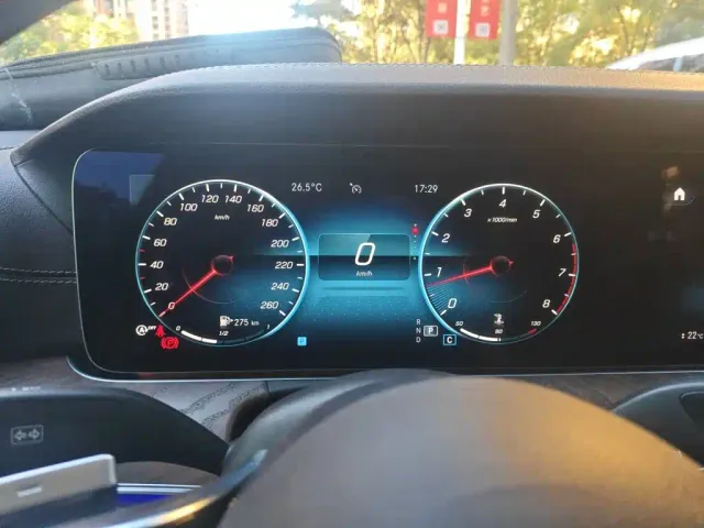 Mercedes-Benz E-Class — Фото автомобиля 7