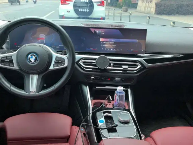 BMW i4 — Фото автомобиля 12