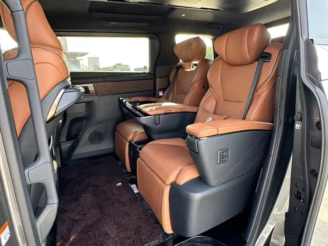 Toyota Alphard — Фото автомобиля 9
