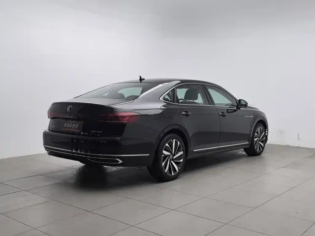 Volkswagen Passat — Фото автомобиля 2