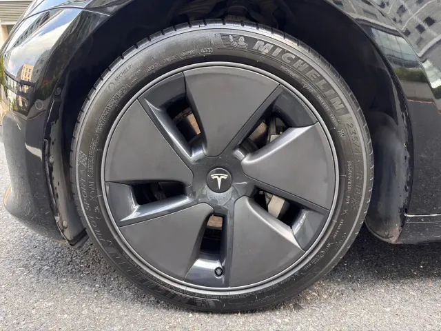 Tesla Model 3 — Фото автомобиля 27