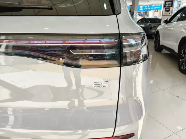 Geely Galaxy E5 — Фото автомобиля 23