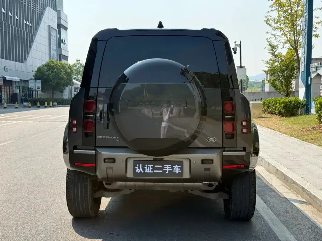 Land Rover Defender — Фото автомобиля 5