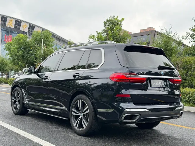 BMW X7 — Фото автомобиля 7