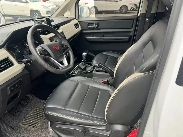 Wuling Zhengcheng — Фото автомобиля 6