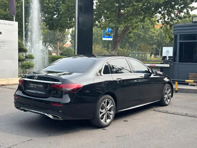 Mercedes-Benz E-Class — Фото автомобиля 5