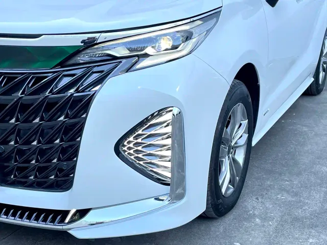 Toyota Sienna — Фото автомобиля 4