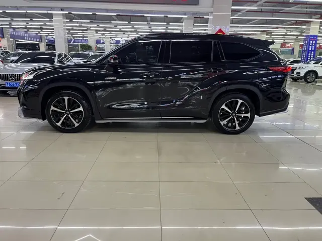 Toyota Crown Kluger — Фото автомобиля 16