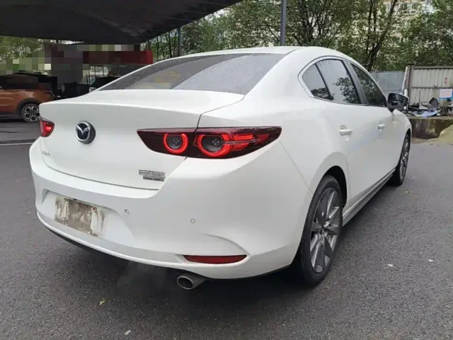 Mazda Axela — Фото автомобиля 6