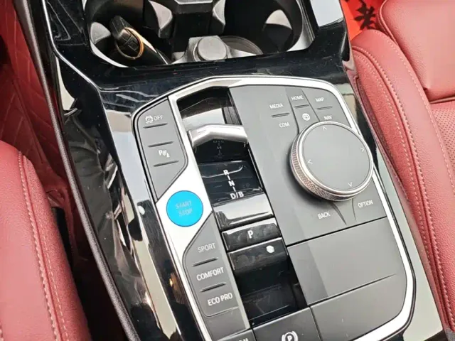 BMW iX3 — Фото автомобиля 13