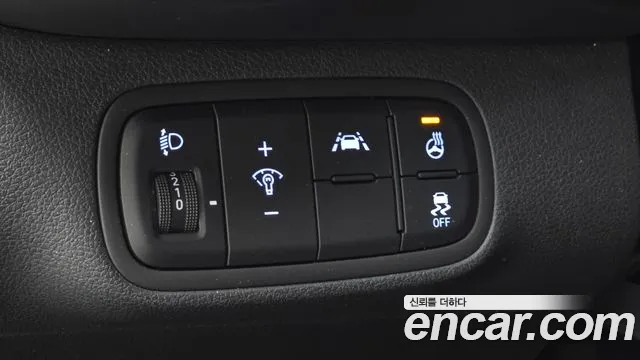 Hyundai Venue — Фото автомобиля 15