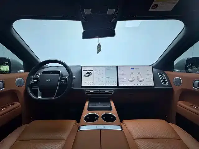 Li Auto L8 — Фото автомобиля 6