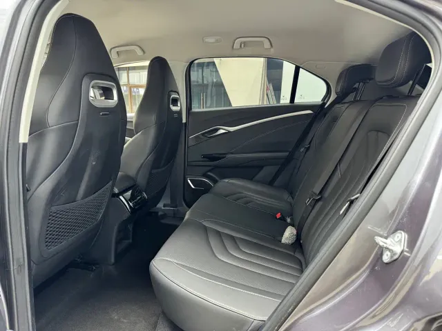 Nezha Auto Neta U 2022 Pro 400 Smooth Edition — Фото автомобиля 9