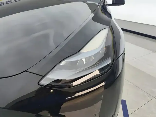 Tesla Model Y — Фото автомобиля 5