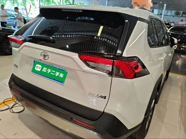 Toyota RAV4 — Фото автомобиля 6