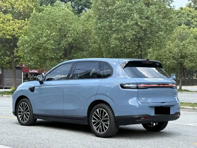 Leapmotor B10 — Фото автомобиля 12