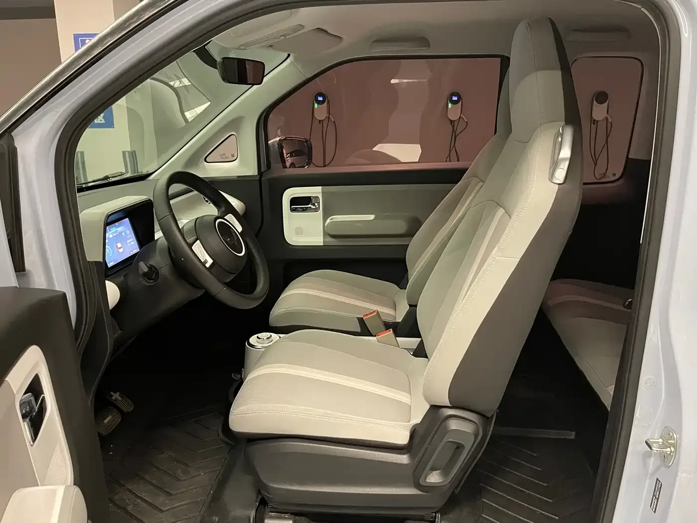 Wuling Motors Wuling Air ev 2023 Model 4-Seater Standard Edition — Фото автомобиля 11