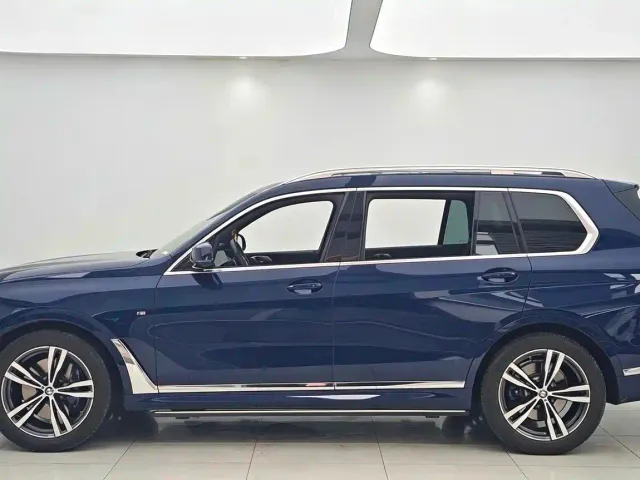 BMW X7 — Фото автомобиля 2