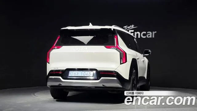 Kia EV9 — Фото автомобиля 4