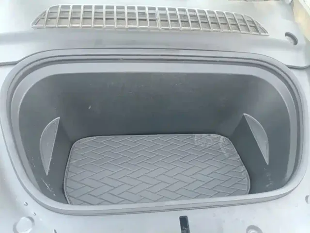 Tesla Model Y — Фото автомобиля 19