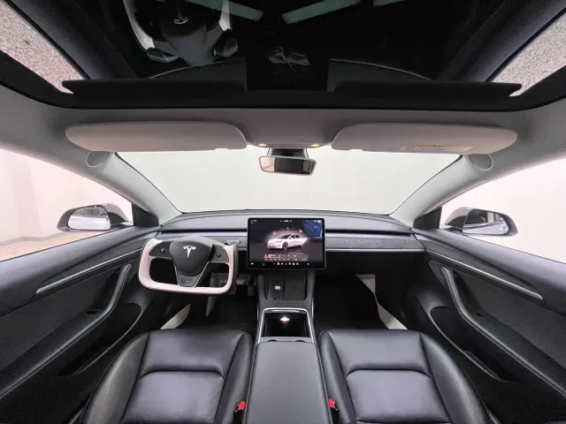 Tesla Model 3 — Фото автомобиля 22