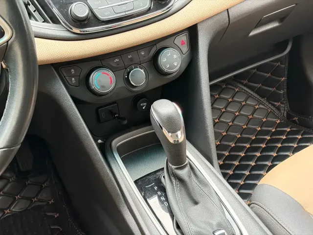 Chevrolet Monza — Фото автомобиля 24