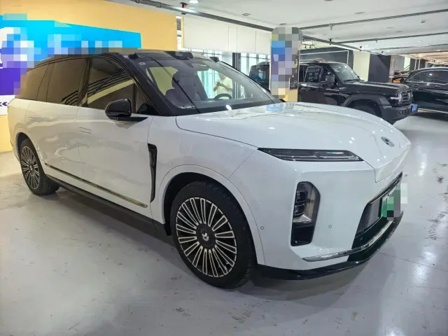 Nio ES8 — Фото автомобиля 3