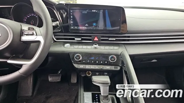 Hyundai AVANTE Avante (CN7) — Фото автомобиля 14