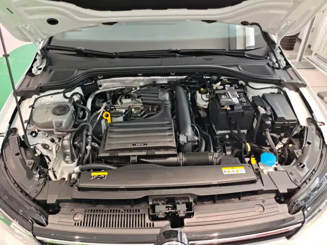 Volkswagen Golf — Фото автомобиля 6