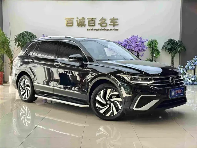 Volkswagen Tiguan L — Фото автомобиля 4