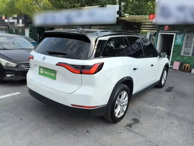 Nio ES8 — Фото автомобиля 6